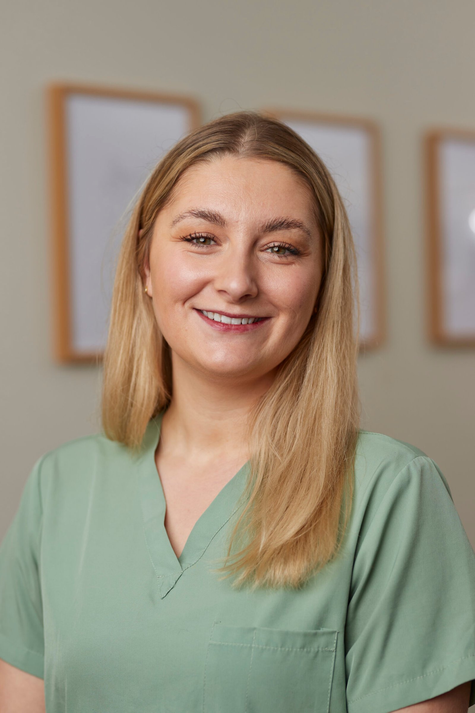 Oak Park Clinic lead practitioner, experienced osteopath serving patients from Farnham, Fleet and Hook